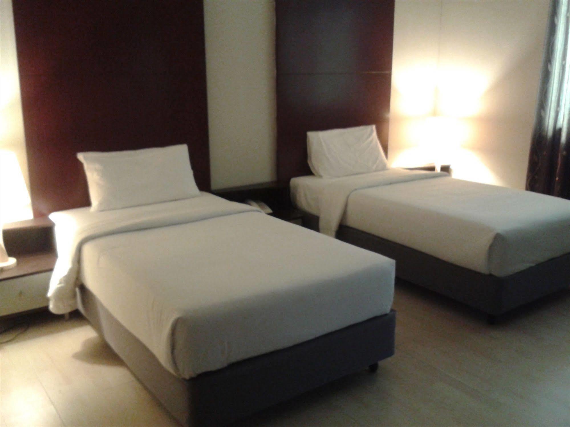 Ginasuite Kompleks27 Hotel Μπαντάρ Σερί Μπεγκαβάν Εξωτερικό φωτογραφία